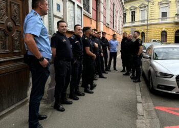 Protest la Penitenciarul Oradea, singurul loc unde  deținuții păzesc alți deținuți. Refuză să facă orele suplimentare