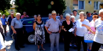 Localnicii din Șuncuiuș, protest în stradă