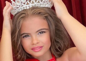 GALERIE. Riana Ciora, micuța orădeancă de 6 anișori care reprezintă România la ”Best Model of Europe 2023” Barcelona