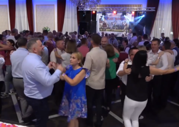 VIDEO. GALERIE. Cum se distrează slovacii?Adrian Merka la inaugurarea centrului cultural Peștiș: Și la noi în familie, mama este româncă greco-catolică și nu a spus niciodată că e o povară să vină în comunitatea slovacă