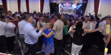 VIDEO. GALERIE. Cum se distrează slovacii?Adrian Merka la inaugurarea centrului cultural Peștiș: Și la noi în familie, mama este româncă greco-catolică și nu a spus niciodată că e o povară să vină în comunitatea slovacă