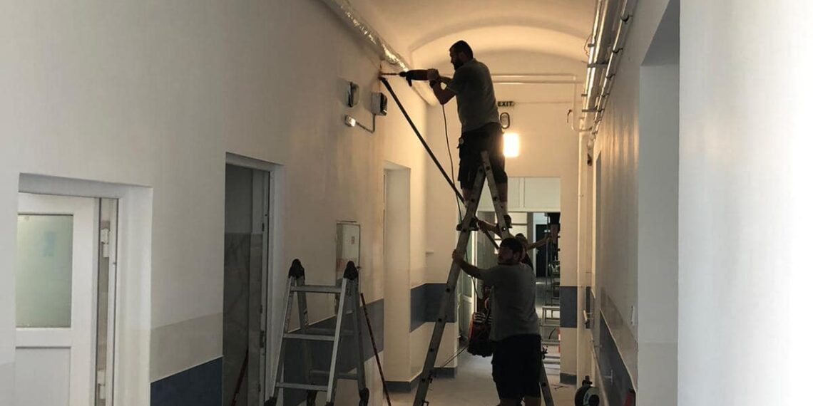 Spitalul din Beiuș, aflat de ani de zile pe lista spitalelor cu risc să-i ardă pacienții, în șantier  pentru creșterea securității la incendii