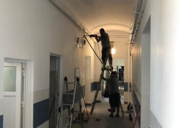 Spitalul din Beiuș, aflat de ani de zile pe lista spitalelor cu risc să-i ardă pacienții, în șantier  pentru creșterea securității la incendii