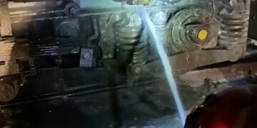 Un tren a luat foc pe ruta Oradea – Halmeu.Tractat până în Gara Episcopia