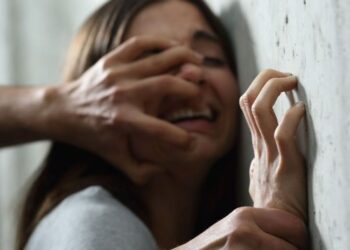 Minorii care au violat o adolescentă de 15 ani, vor sta mai mult într-un centru educativ. Daune morale reduse de la 300.000 lei al 40.000 lei. 12 membri ai unui clan din Tinca, trimiși în judecată