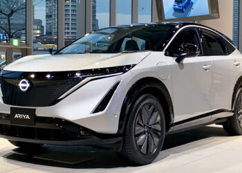 Modele noi de Lexus, Nissan Ariya, Jeep Avenger,  Alfa Romeo, mașini retro și modificate pentru off-road în parcarea Era, la Top Auto