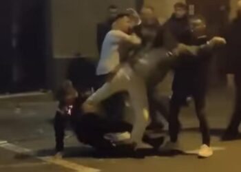 Un bărbat este căutat pentru a fi încarcerat, după o bătaie cu furci, topoare, pietre, la un botez în Gepiu. 7 persoane în arest 