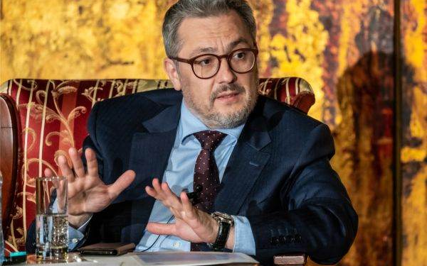 Avocații atacă supraimpoiztarea profesiilor liberale