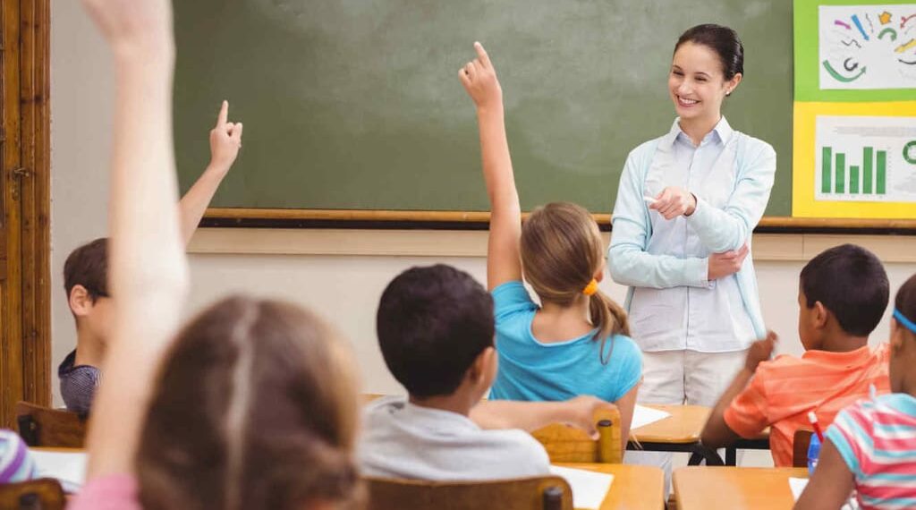 Judecătorul care mărturisea că se gândește să devină profesor: Nu copiați și nu plagiați – nu vrem ca pe baza acestor „merite” să ajungeți miniștri sau judecători la CCR!