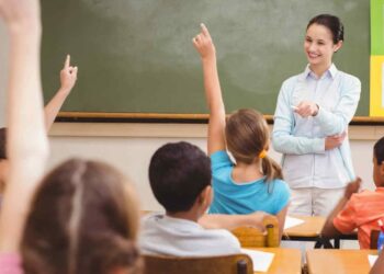 Judecătorul care mărturisea că se gândește să devină profesor: Nu copiați și nu plagiați – nu vrem ca pe baza acestor „merite” să ajungeți miniștri sau judecători la CCR!