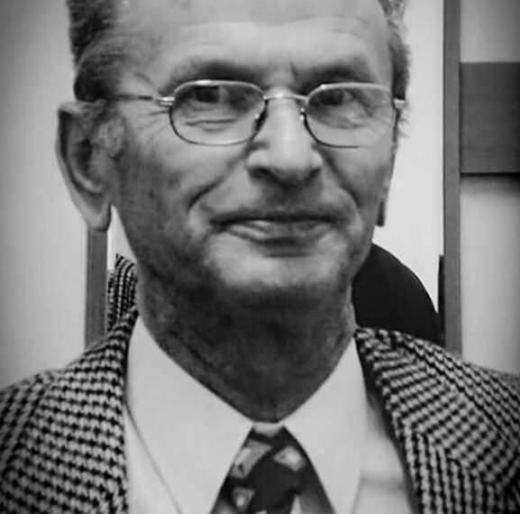 A fost 46 de ani coloana vertebrală a Filarmonicii orădene. Omul datorită căruia orădenii au avut privilegiul să asculte cei mai mari interpreți s-a retras din scenă