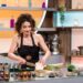 VIDEO.GALERIE. Povestea incredibilă a marghitencei care a uimit Chefi la cuțite. E actriță, a lucrat pentru Parlamentul European, vicecampionă la bikini fitness, nutriționist. Avea 85 de kg în liceu