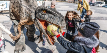 55 de dinozauri animatronici de dimensiuni reale în Parcul Cetății Oradea