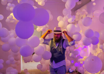 Instalația-manifest cu 7000 de baloane din Cetate mai poate fi văzută până pe 15 septembrie. Pentru orașul viitorului, realizat din 4000 de baloane, premiat la Oxford