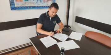 Primarul Ionuț Lazăr a semnat cel mai mare contract pentru una dintre cele mai bogate comune