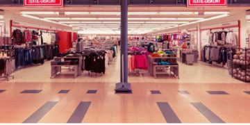 Discounterul de textile care și-a făcut intrarea pe piața din România la Oradea pregătește o extindere agresivă