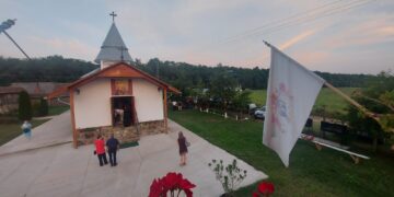 Maslu la schit. Vor aduce icoana cu un fragment din lemnul Sfintei Cruci