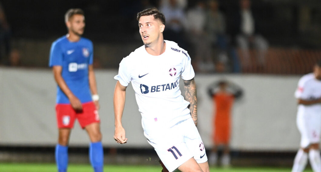 One man show-ul meciului de la Oradea, David Miculescu-FCSB , privit de tatăl său, fost jucător a lui FC Bihor din tribună