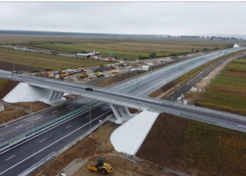 Tronsonul de autostradă Nușfalău-Suplacu de Barcău, din autostrada A3, s-ar putea deschide pe 22 septembrie.Termenul de finalizare, februarie 2023, a fost depășit