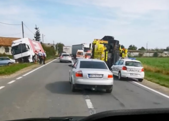 Trei autotrenuri și un autoturism implicate într-un accident la Oșorhei