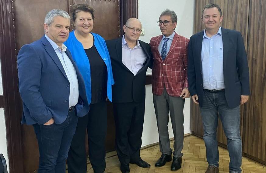 Doctorul care a venit pe lume într-un castel, a început medicina într-un cătun, conferențiar la Anestezie și Terapie Intensivă, la FMF Oradea