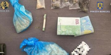 Tinerii orădeni la care polițiștii BCCCO au descoperit droguri de mare risc la percheziții, rămân în arest