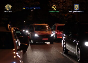 Acțiune periculoasă. Procurorii DIICOT din Oradea, percheziții la o rețea care a adus arme din Spania. Peste 20 de persoane vor fi duse la audieri la DIICOT