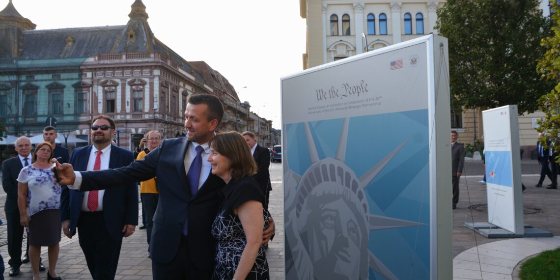 Ambasadoarea SUA la Oradea: Din 2025 fără viză în SUA, dar nu e garantat….