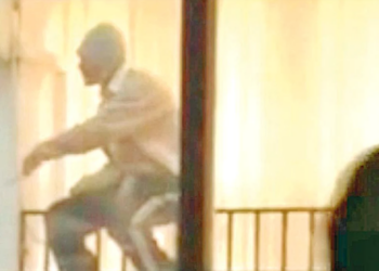 Ibram Manet, deținutul Spiderman, liberare condiționată amânată. A reclamat că este discriminat din cauza că este homosexual și a vrut să-și taie gâtul în fața magistraților