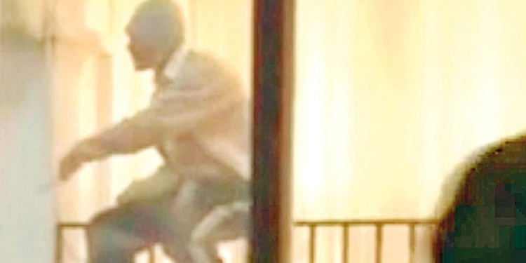 Ibram Manet, deținutul Spiderman, liberare condiționată amânată. A reclamat că este discriminat din cauza că este homosexual și a vrut să-și taie gâtul în fața magistraților