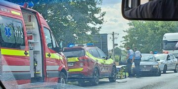 Trei mașini implicate într-un accident pe DN 79. Un om necesită îngrijiri medicale