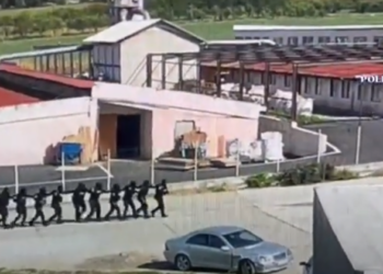 VIDEO. Droguri vândute în mall-uri în dispozitive de vapat. 120 de percheziții în 23 de județe, acțiune fără precedent