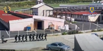 VIDEO. Droguri vândute în mall-uri în dispozitive de vapat. 120 de percheziții în 23 de județe, acțiune fără precedent