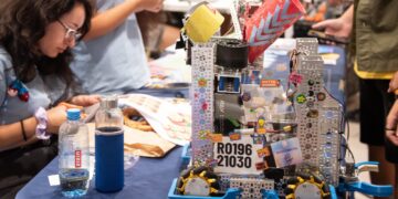 RO061 Modus Vivendi de la CN Mihai Eminescu câștigă challenge-ul din Tabera de Robotică UVT Open Robotics Intelligent Grid