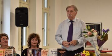 Oncologul Simona Mihuțiu intră în lumea teatrului. Medicul care crede că ”Speranța nu urcă niciodată cu liftul”, manifest  împotriva dezvoltării într-un ritm ameţitor a AI