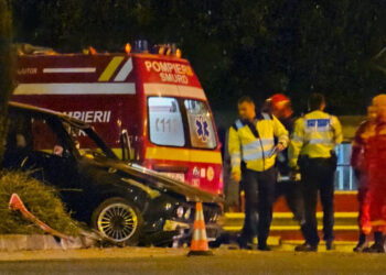 Accident spectaculos pe Şoseaua Borşului / Un BMW a „ras” giraţia de la Parcul Industrial