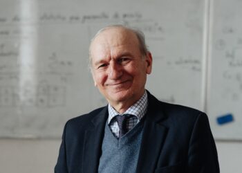 De Ziua Mondială a Educației, nominalizări la Premiul Mentor pentru excelență în educație 2023. Cine sunt profesorii care au luat Premiul Mentor din Bihor