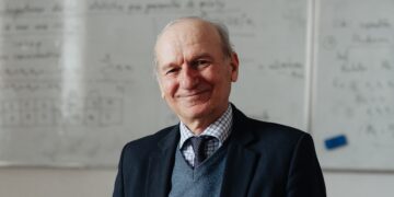 De Ziua Mondială a Educației, nominalizări la Premiul Mentor pentru excelență în educație 2023. Cine sunt profesorii care au luat Premiul Mentor din Bihor