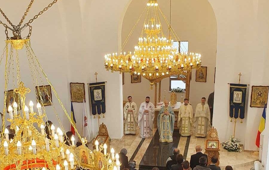 Biserică după modelul Mănăstirii Agapia, pictată de Grigorescu, la Paleu. Prima biserică ortodoxă construită într-o comunitate preponderent maghiară, târnosită sâmbătă