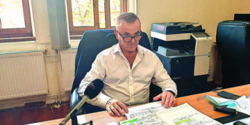 Fostul inspector general Virgil Blage se judecă cu Inspectoratul Școlar și cu școala pe care a condus-o