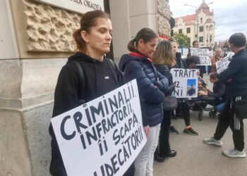 Luiza Chiva: „Își pasează, își aruncă de fapt problema de la unii la alții ca și cadavrul, dintr-o curte într-alta…E vorba totuși de copilul meu, e vorba de o viață și sunt aici să lupt„