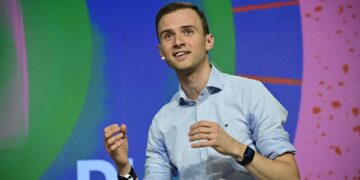 Cea mai mare investiție pentru un start-up pornit din România, în prima rundă, în Creatopy Săldăbagiu de Munte. Marghiteanul de geniu Dani Oros a dat poziția de top de la Google pe cea de CEO la Creatopy