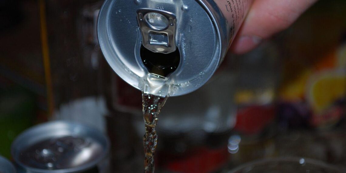 Minorii nu vor mai putea cumpăra energizante. Dispar și din tonomate