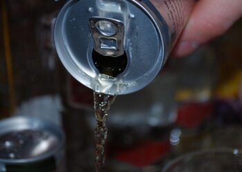 Minorii nu vor mai putea cumpăra energizante. Dispar și din tonomate