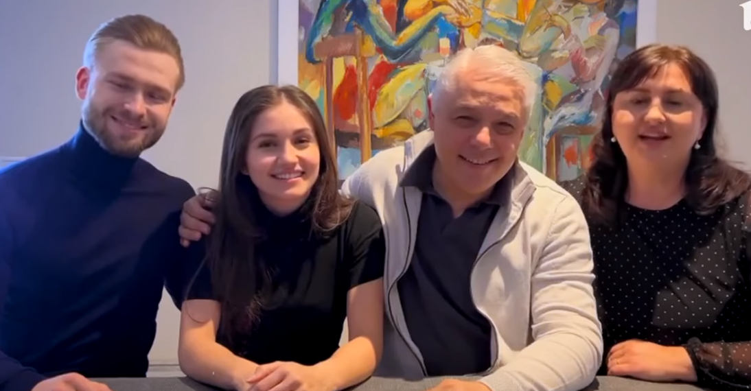 Câți bani a luat orădeanul care a câștigat Chefi la cuțite. Janni: În fiecare vară mergeam în Grecia la bunica și vara următoare în Oradea la cealaltă bunică