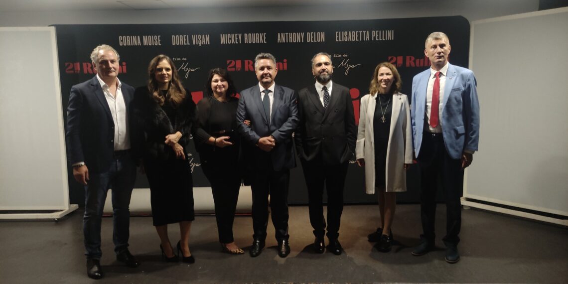 GALERIE. Fostul președinte Emil Constantinescu la premiera de gală a filmului regizat de preotul orădean Ciprian Mega alături de megastarurile: Elisabetta Pellini, Mickey Rourke, Anthony Delon