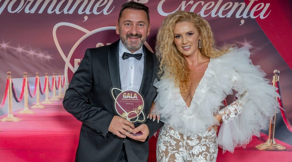 Povestea celui ” mai bun Speaker Motivațional al Anului 2023” care a crescut într-o familie de surdo-muți