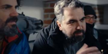 Cum era tratat preotul-regizor în Cipru. Vameșii îi sărutau mâna lui Ciprian Mega.  Obținea o aprobare să filmeze în spitale în 10 minute