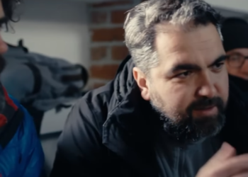 Dezvăluiri despre ce e în spatele celor “21 de rubini “. Aflat în capul unei liste negre, după ce scris “Pântecul desfrânatei “ la 19 ani, lui Ciprian Mega i s-a cerut mită să ajungă preot. Episcopul i-a cerut, ulterior, iertare