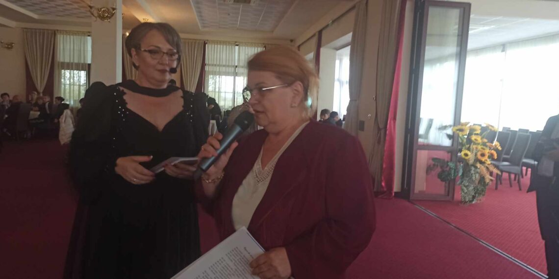 Fostă șefă de promoție, inspector general pentru matematică și astronomie, consilier în MEN, Elisabeta Ana Naghi vrea să se întoarcă la Beiuș